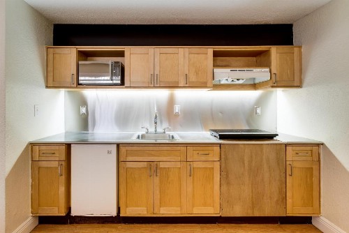 Crest Hotel Suites - image 3