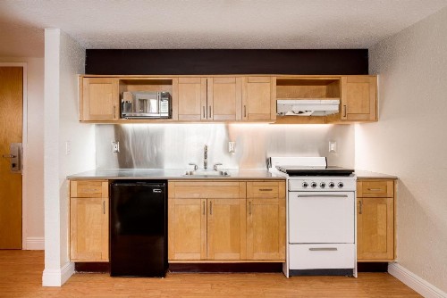 Crest Hotel Suites - image 30