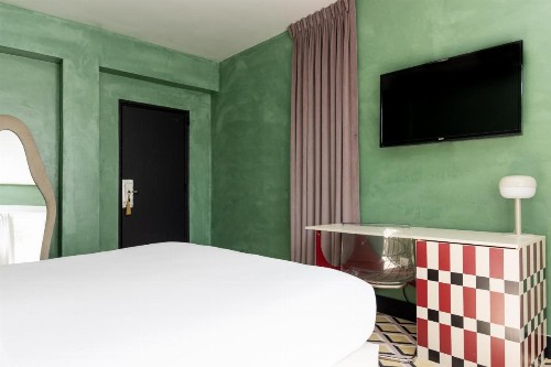Crest Hotel Suites - image 32