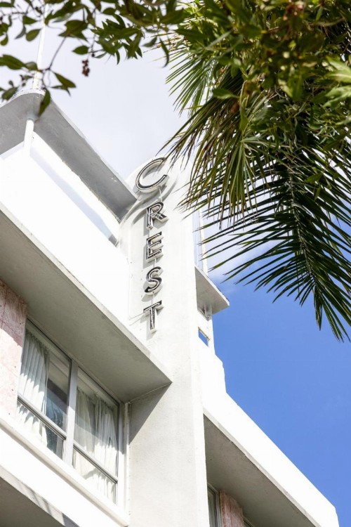 Crest Hotel Suites - image 4