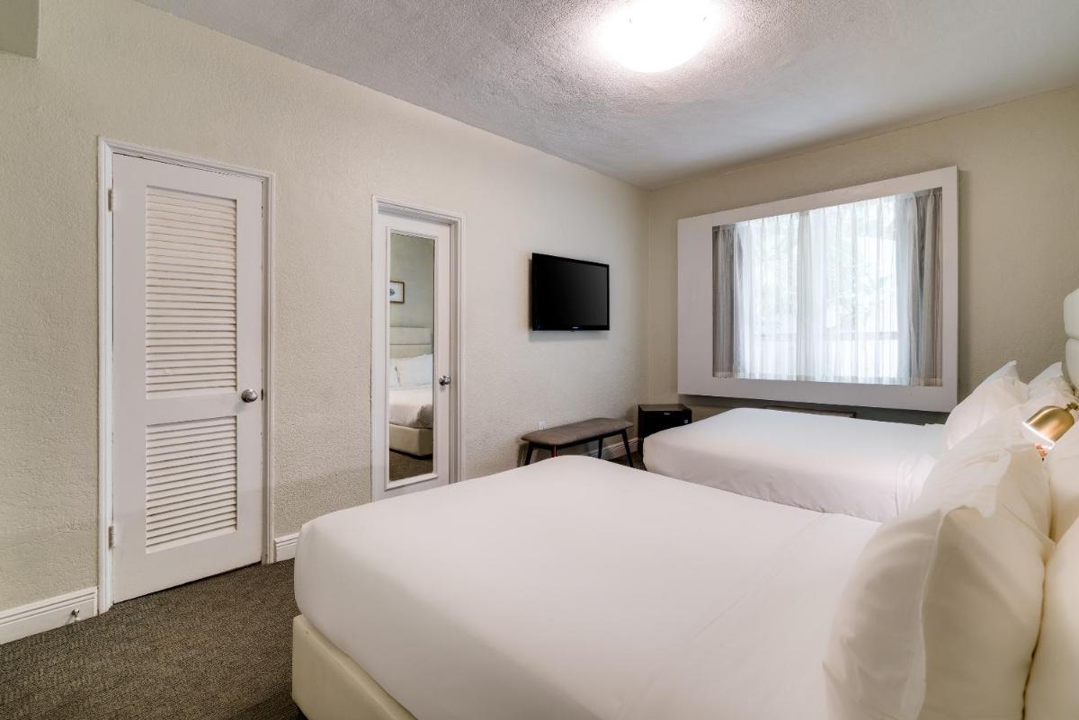 Crest Hotel Suites - image 5