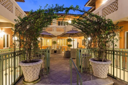 Sun Harbour Boutique Hotel - image 21