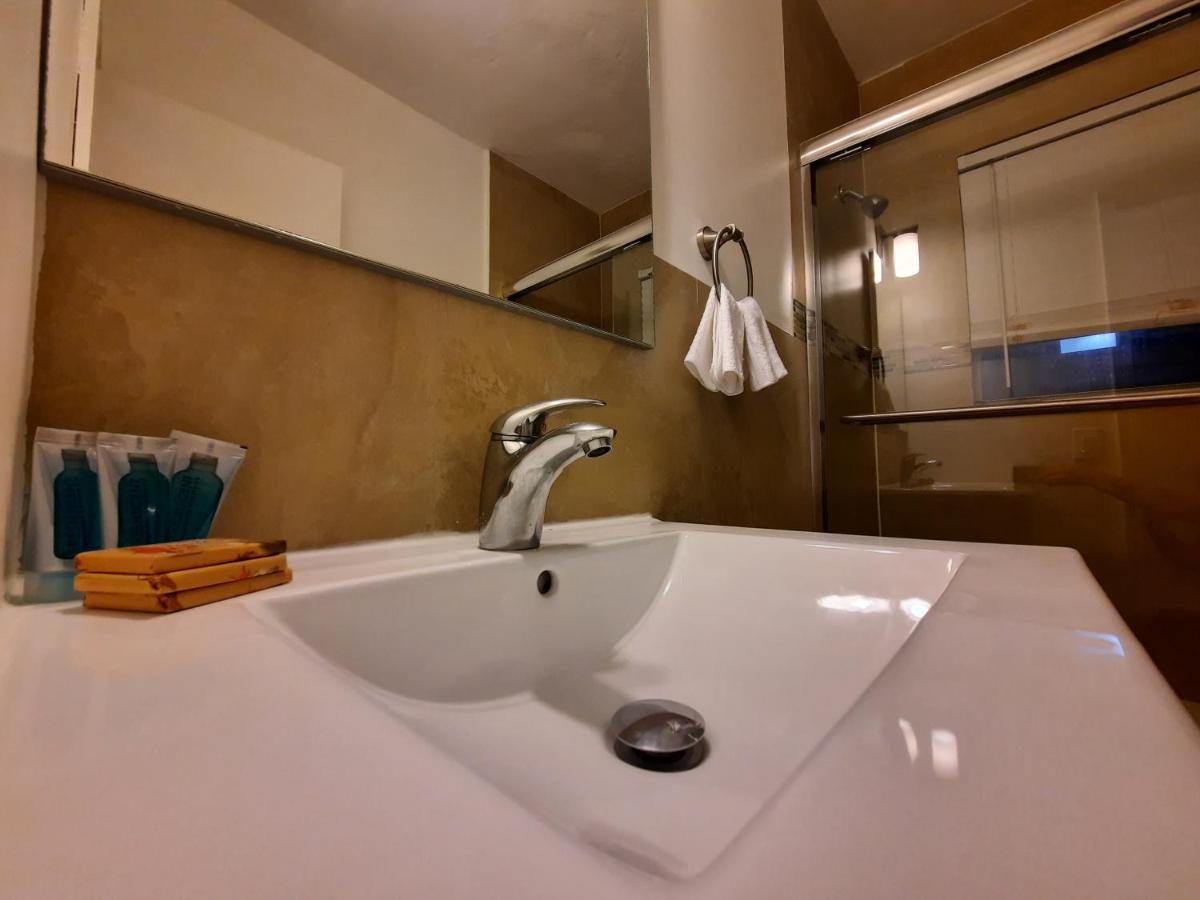 Stardust Hotel - image 2