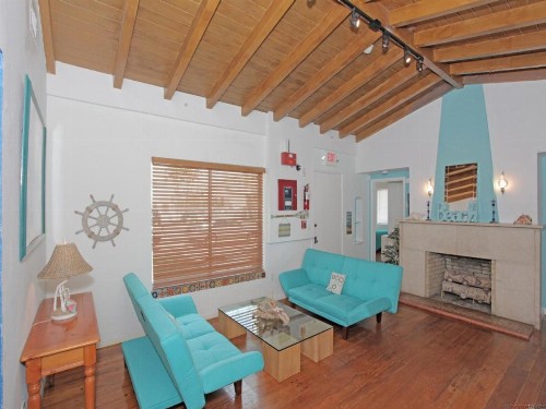 Bikini Lodge - image 12