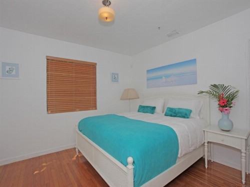 Bikini Lodge - image 17