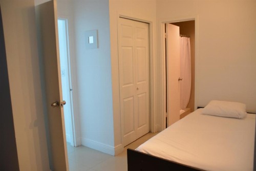 New Point Miami Beach Apartments - image 4