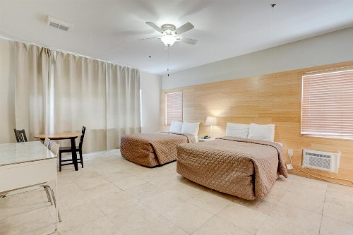 James Hotel