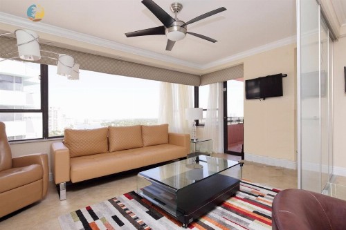 Deluxe Beach Resort - HORA RENTALS - image 5