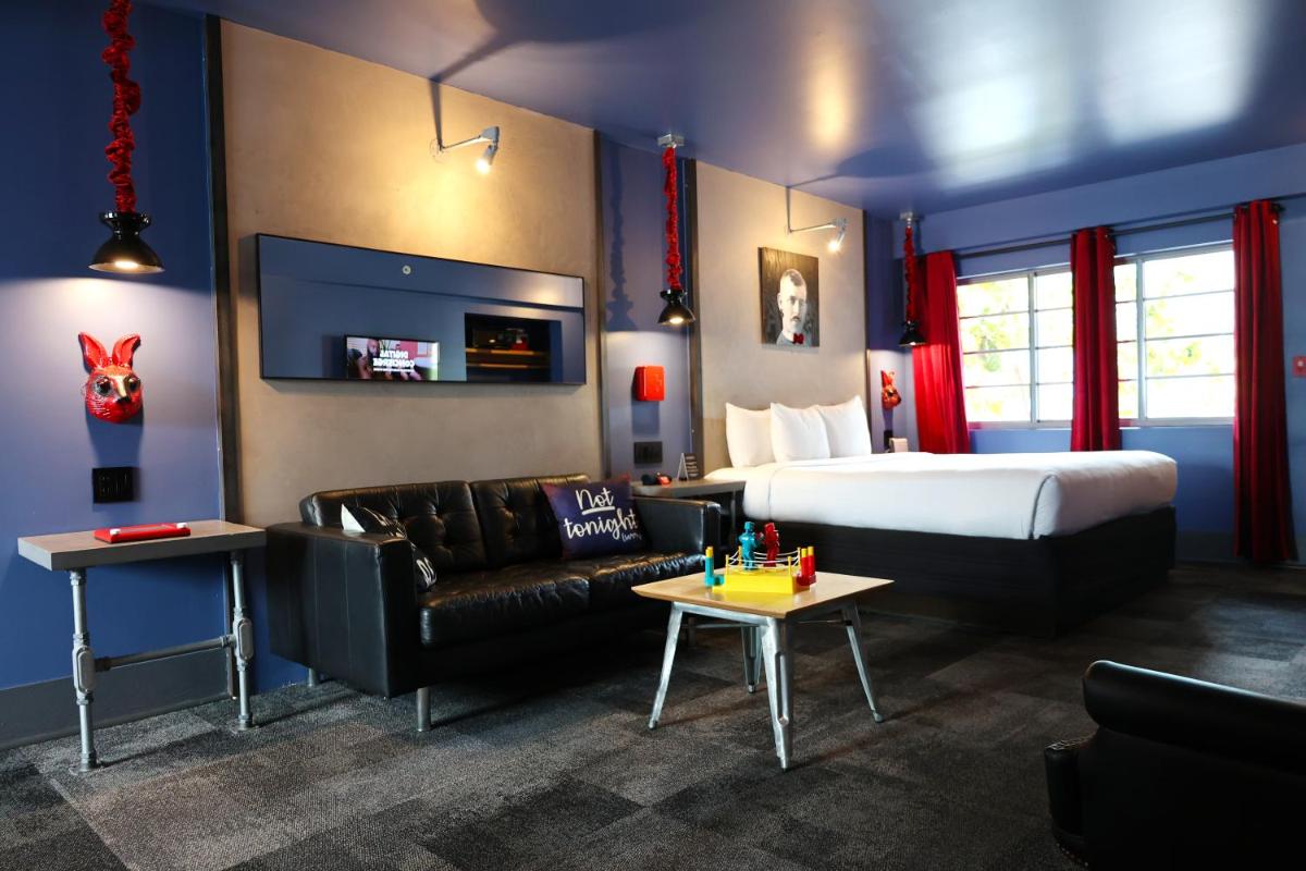 Hotel Gaythering - Gay Hotel - All Adults Welcome - main image