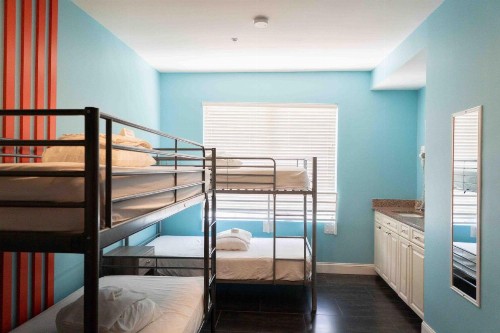 Beds n' Drinks - image 15