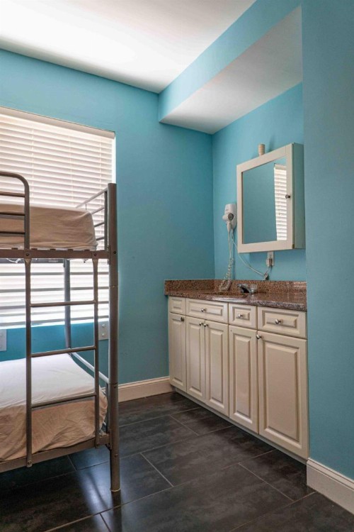 Beds n' Drinks - image 22