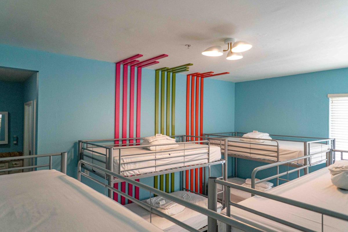 Beds n' Drinks - image 5