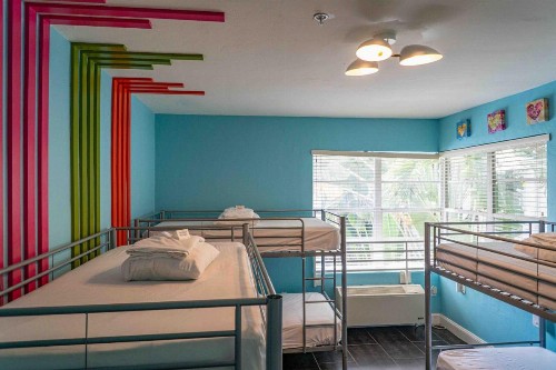 Beds n' Drinks - image 8