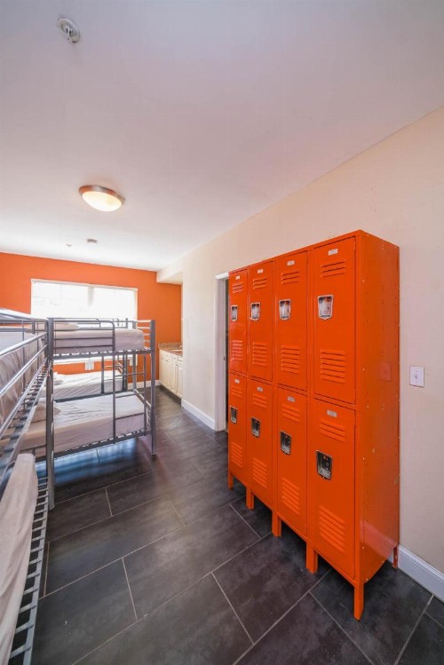Beds n' Drinks - image 9