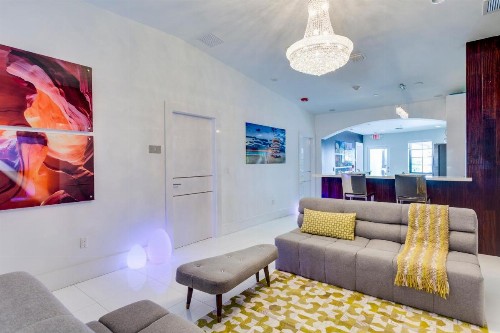 Bars B&B South Beach Hotel - image 2
