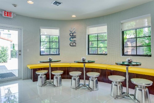 Bars B&B South Beach Hotel - image 3