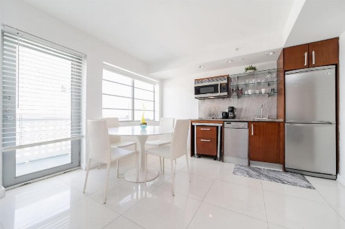 Strand Ocean Drive Suites - image 11