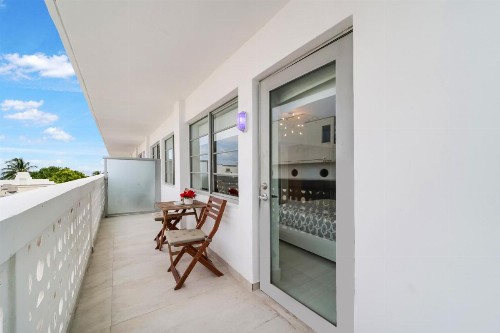 Strand Ocean Drive Suites - image 18