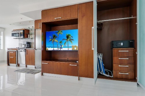 Strand Ocean Drive Suites - image 23