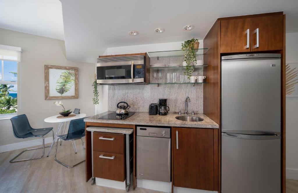 Strand Ocean Drive Suites - image 4