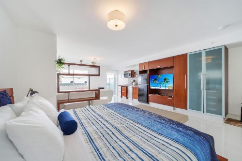 Strand Ocean Drive Suites - image 5
