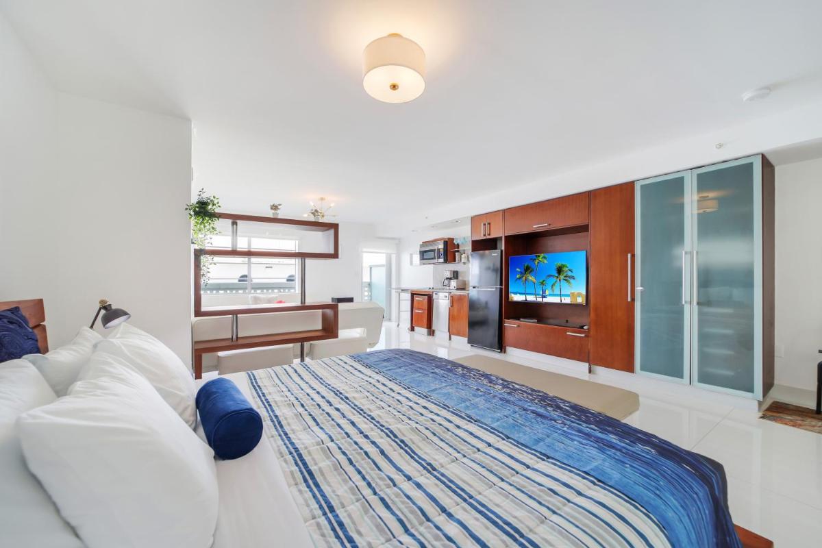 Strand Ocean Drive Suites - image 5