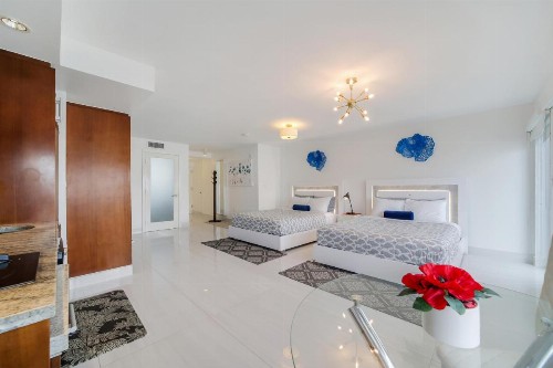 Strand Ocean Drive Suites - image 8
