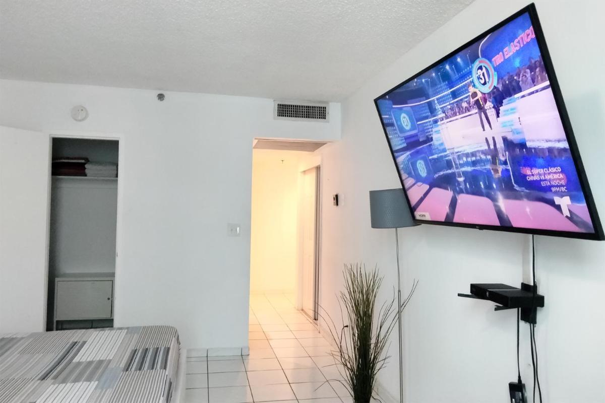 Miami Beach Apartments by MiaRentals - image 4