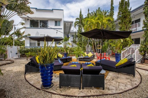 Beachside All Suites Hotel - image 25