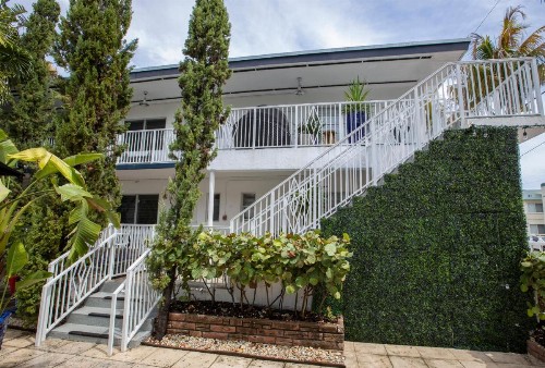 Beachside All Suites Hotel - image 33