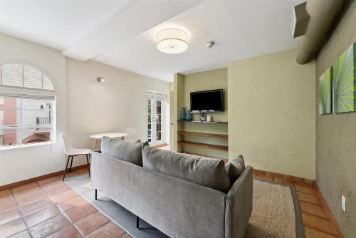El Paseo Hotel - image 16