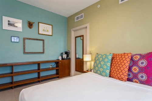El Paseo Hotel - image 18