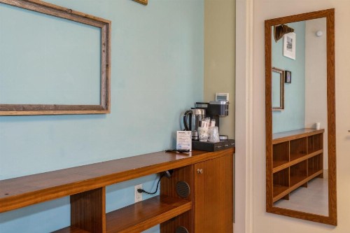 El Paseo Hotel - image 24