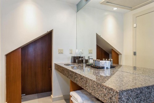 El Paseo Hotel - image 29