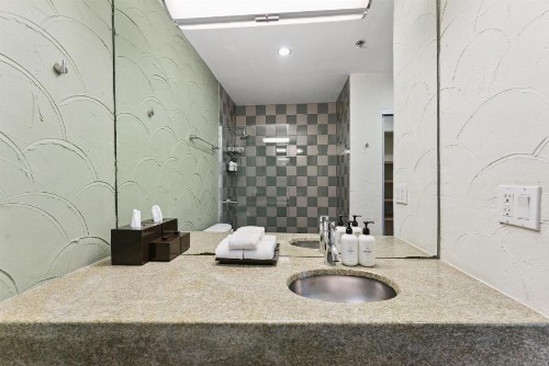 El Paseo Hotel - image 30