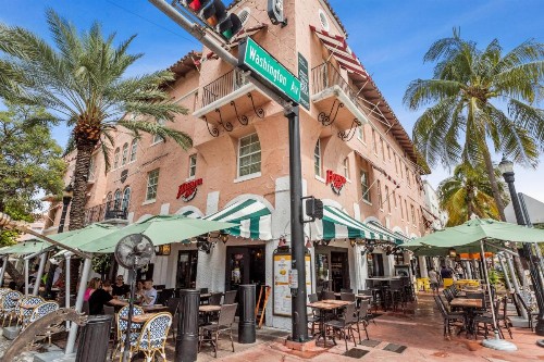 El Paseo Hotel - image 32