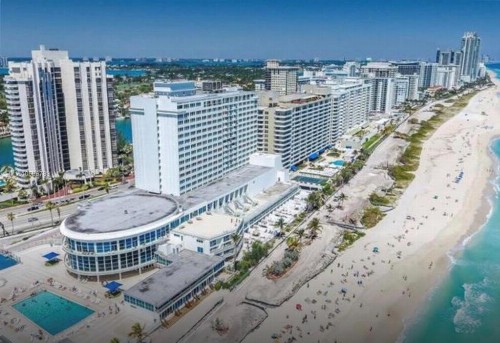 Castle Beach Club Apartments - image 1