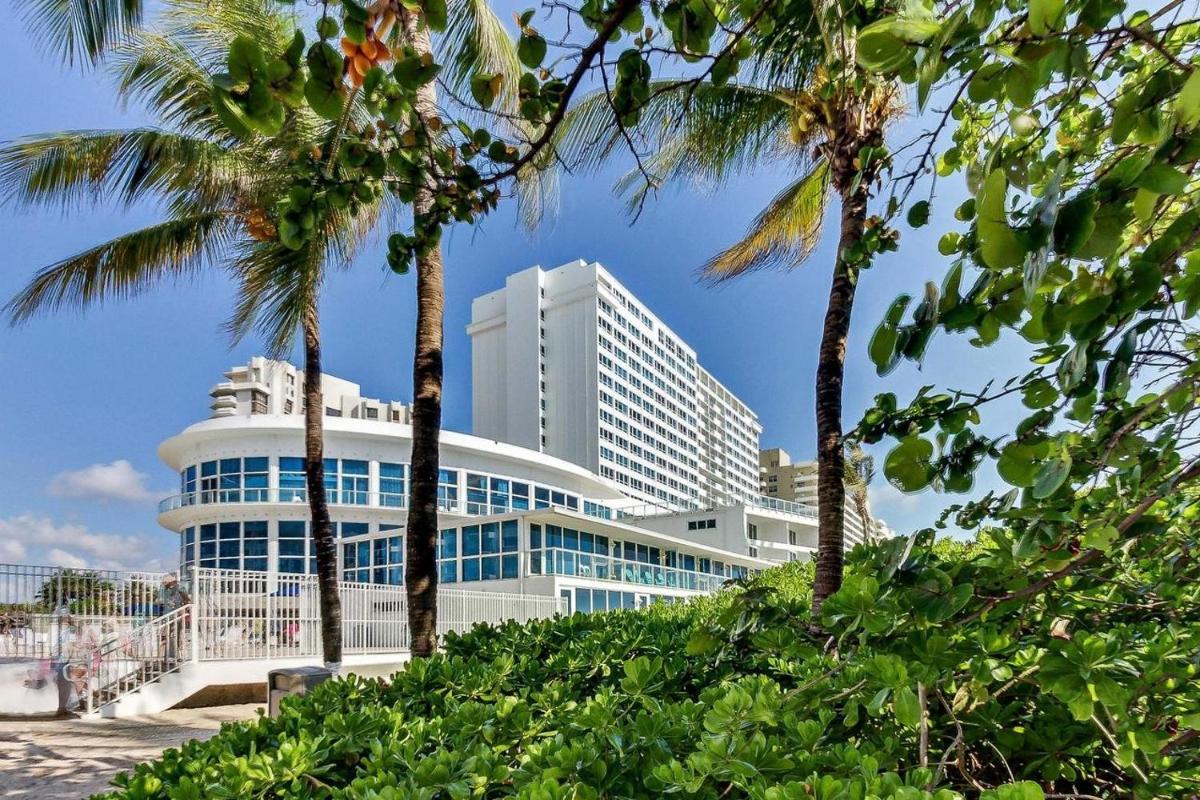 Castle Beach Club Apartments - image 4