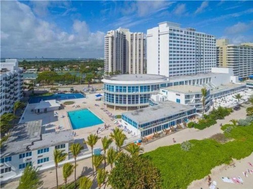Castle Beach Club Apartments - image 5