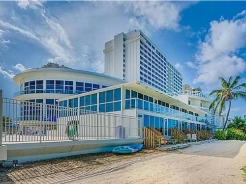 Castle Beach Club Apartments - image 7