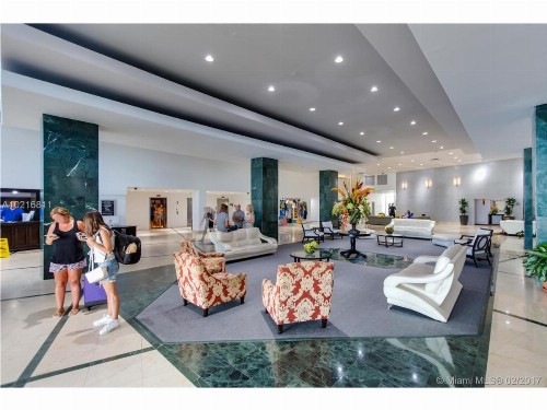MiamiBeachFront with Pool WIFI & Cheap parking - image 1
