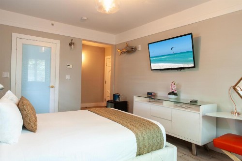Oceanside Hotel and Suites - image 28