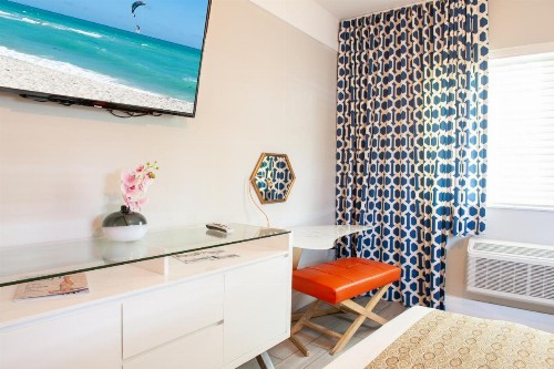 Oceanside Hotel and Suites - image 40