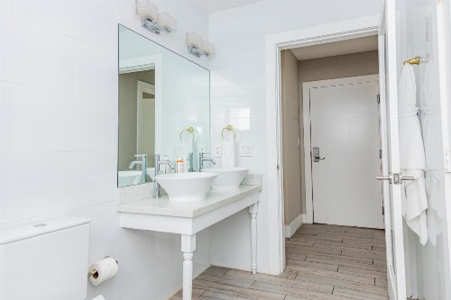 Oceanside Hotel and Suites - image 44