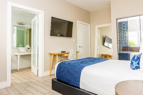 Oceanside Hotel and Suites - image 46