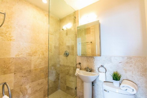 Hudson Apartments - image 12