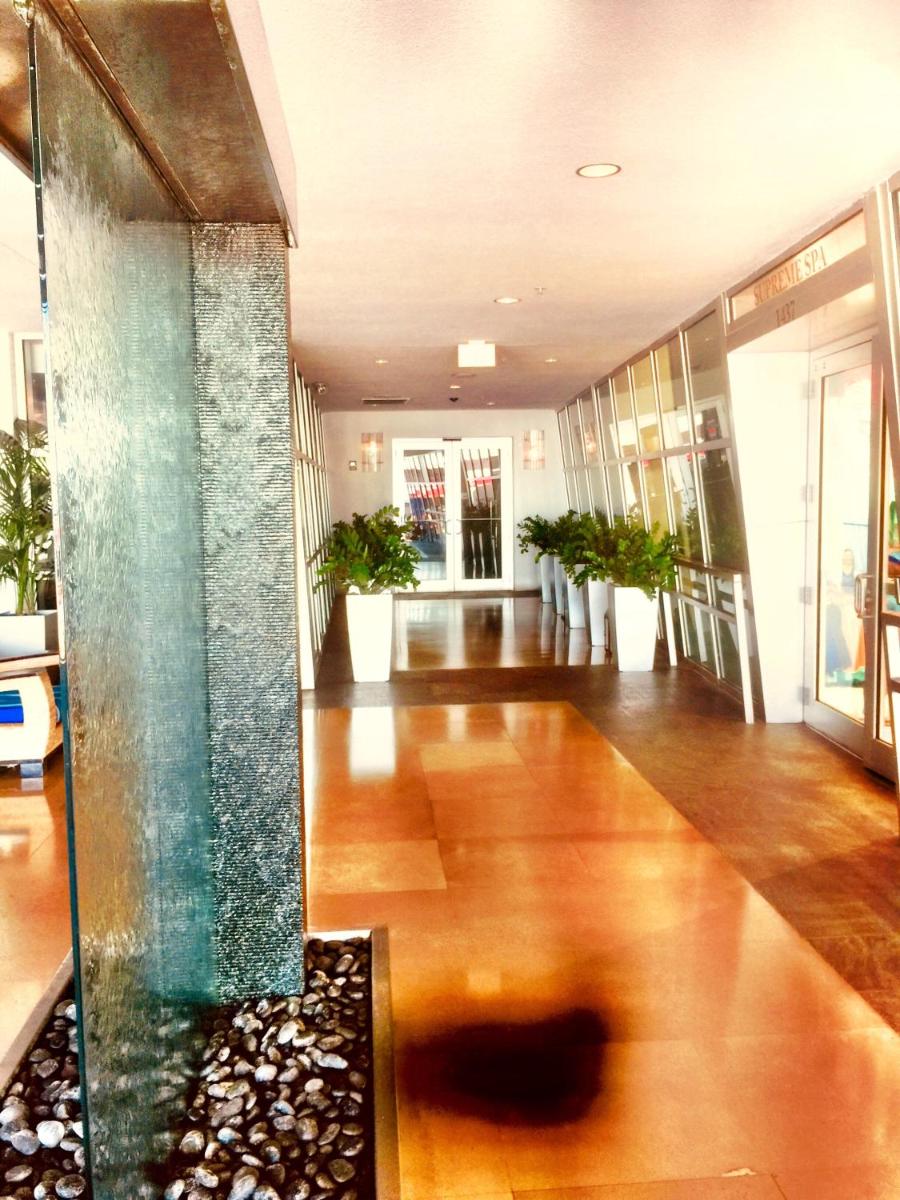 Apartment at De Soleil Hotel on Ocean Drive - image 3