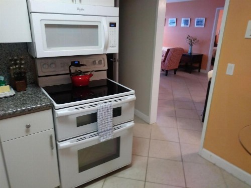 Beachfront Suites - image 7