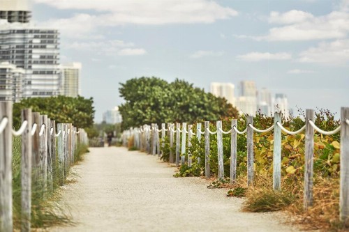Four Seasons Hotel at The Surf Club - image 12