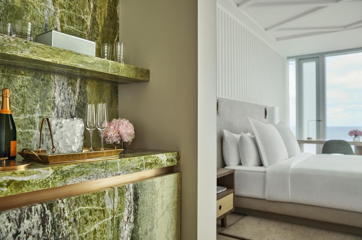 Four Seasons Hotel at The Surf Club - image 6